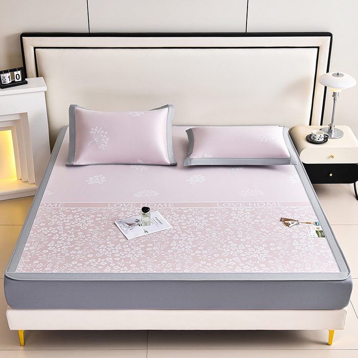 91家纺网 家纺一手货源 找家纺 小牛席业 2026春夏新款【实拍风格】PE凉感小碎花提花冰丝席凉席席子（床笠款） 粉色