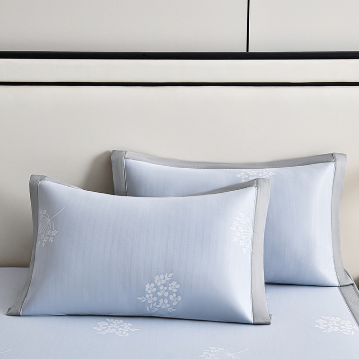 91家纺网 家纺一手货源 找家纺 小牛席业 2026春夏新款【实拍风格】PE凉感小碎花提花冰丝席凉席席子（床笠款） 蓝色