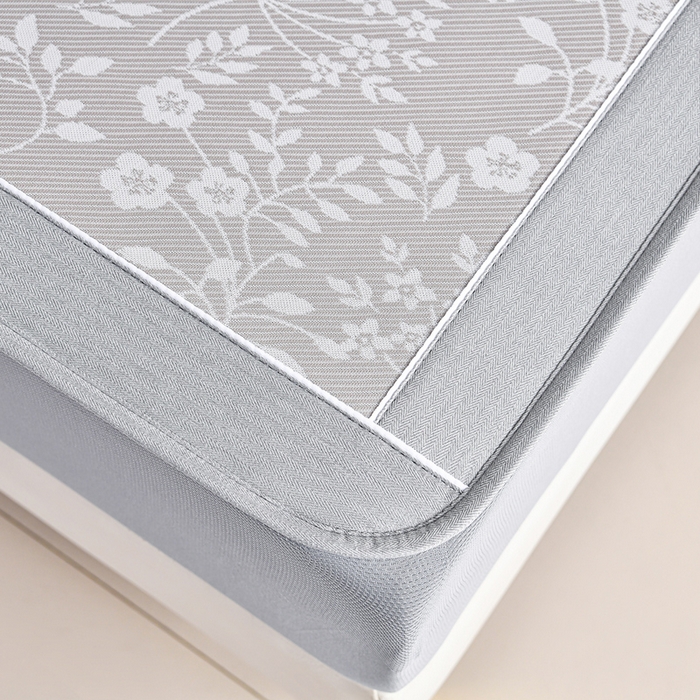 91家纺网 家纺一手货源 找家纺 小牛席业 2026春夏新款【实拍风格】PE凉感小碎花提花冰丝席凉席席子（床笠款） 香槟