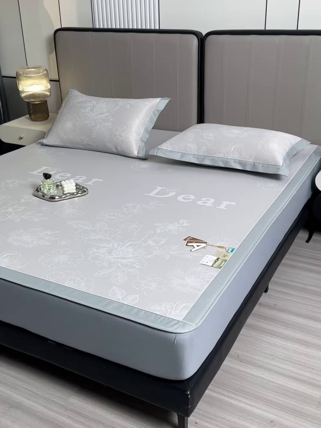 91家纺网 家纺一手货源 找家纺 小牛席业 2026春夏新款【实拍风格】PE凉感凉席席子-轻奢赫本（床笠款） 轻奢赫本-香槟