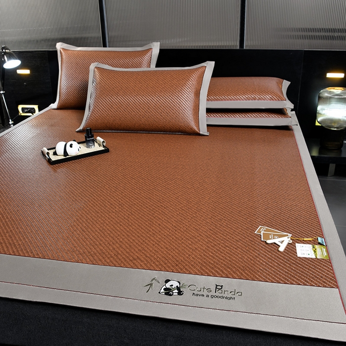 91家纺网 家纺一手货源 找家纺 （总）小牛席业 2026春夏新款PE冷感霸王藤系列凉席席子（熊猫刺绣款）