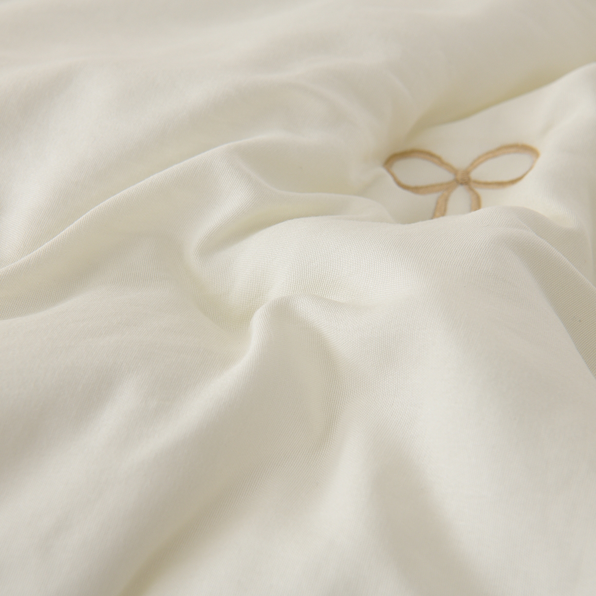 91家纺网 家纺一手货源 找家纺 推推家纺 2026新款水洗棉床盖夏被四件套 蝴蝶结-米白