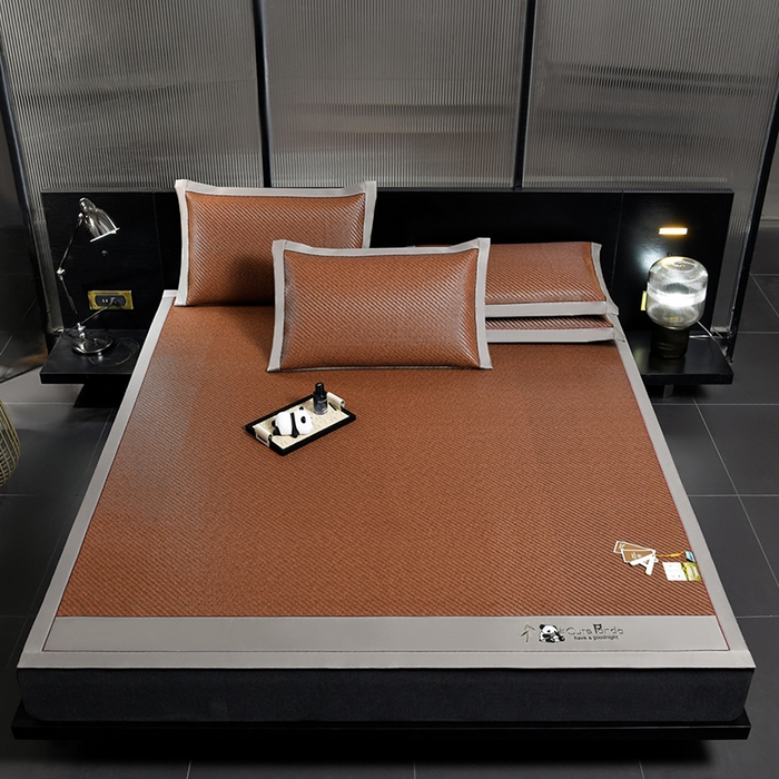 91家纺网 家纺一手货源 找家纺 （总）小牛席业 2026春夏新款PE冷感霸王藤系列凉席席子（熊猫刺绣款）