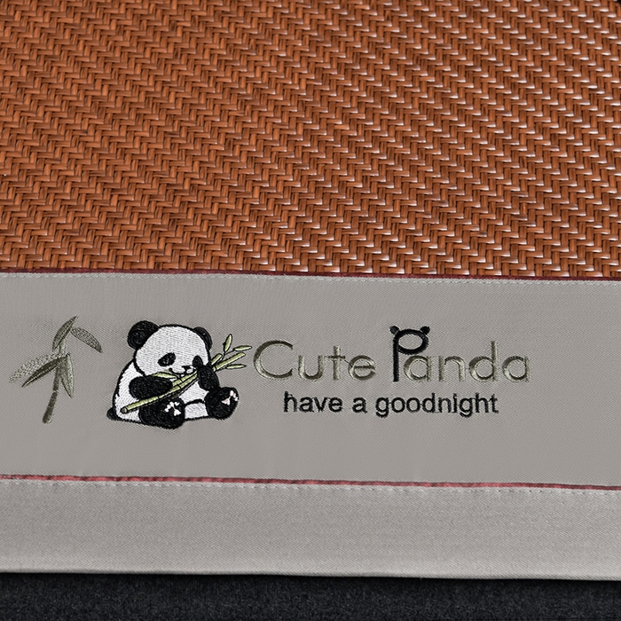 91家纺网 家纺一手货源 找家纺 （总）小牛席业 2026春夏新款PE冷感霸王藤系列凉席席子（熊猫刺绣款）