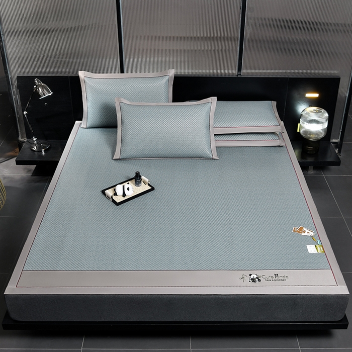 91家纺网 家纺一手货源 找家纺 小牛席业 2026春夏新款PE冷感霸王藤系列凉席席子（熊猫刺绣款） 熊猫刺绣款-浅蓝