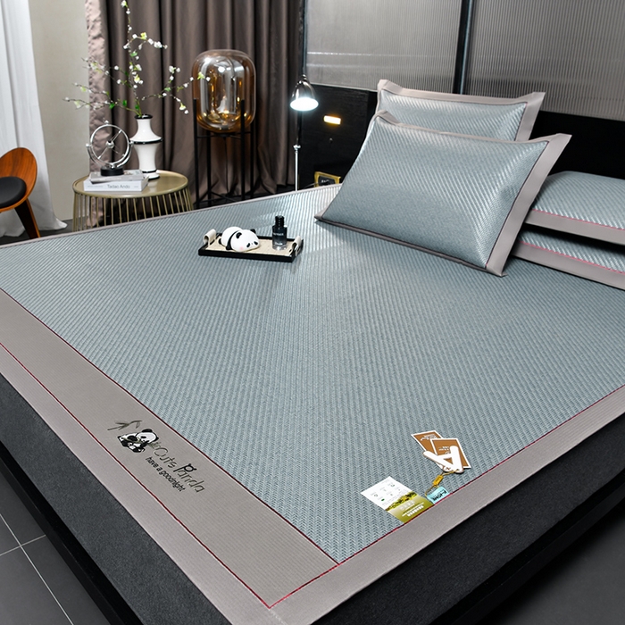 91家纺网 家纺一手货源 找家纺 小牛席业 2026春夏新款PE冷感霸王藤系列凉席席子（熊猫刺绣款） 熊猫刺绣款-浅蓝