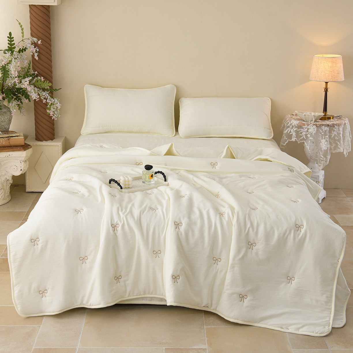 91家纺网 家纺一手货源 找家纺 推推家纺 2026新款水洗棉床盖夏被四件套 蝴蝶结-米白