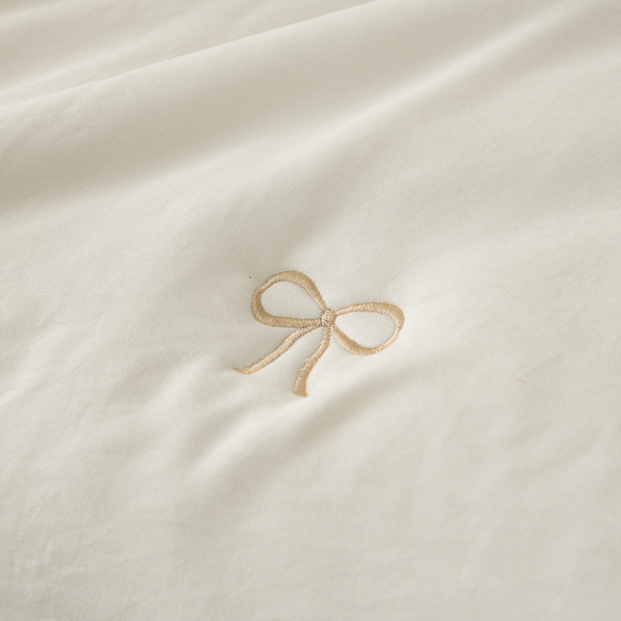 91家纺网 家纺一手货源 找家纺 推推家纺 2026新款水洗棉床盖夏被四件套 蝴蝶结-米白