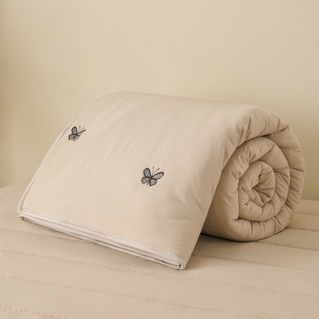 91家纺网 家纺一手货源 找家纺 推推家纺 2026新款水洗棉床盖夏被四件套 蝴蝶-卡其