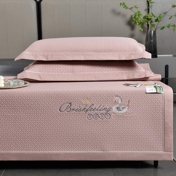 91家纺网 家纺一手货源 找家纺 （总）小牛席业 2026春夏新款天鹅刺绣冷感豆豆席凉席席子系列