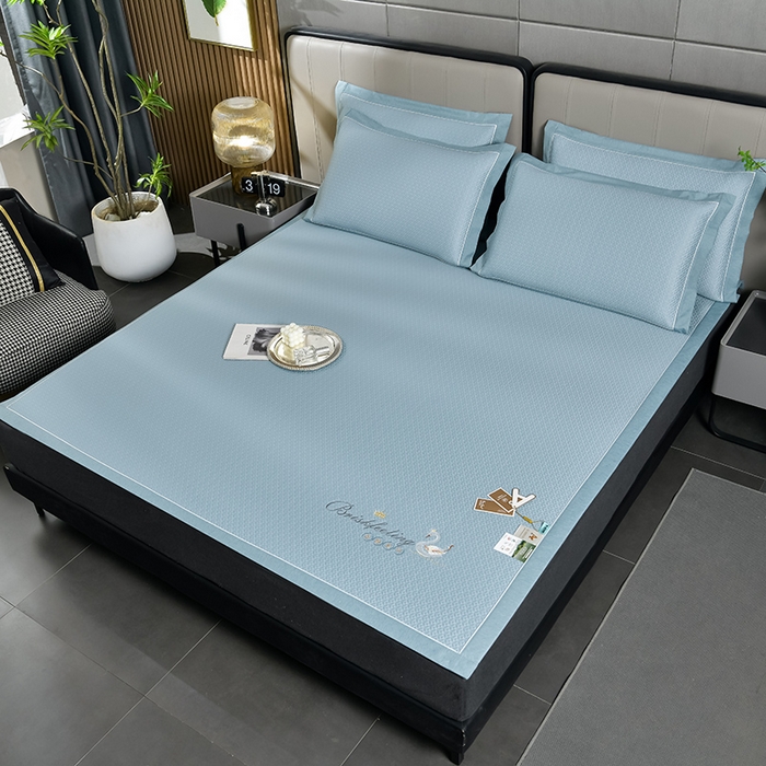 91家纺网 家纺一手货源 找家纺 小牛席业 2026春夏新款天鹅刺绣冷感豆豆席凉席席子系列 天鹅刺绣冷感豆豆席（蓝色）