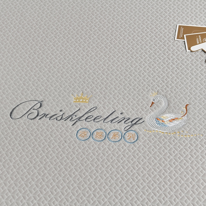 91家纺网 家纺一手货源 找家纺 小牛席业 2026春夏新款天鹅刺绣冷感豆豆席凉席席子系列 天鹅刺绣冷感豆豆席（米咖）