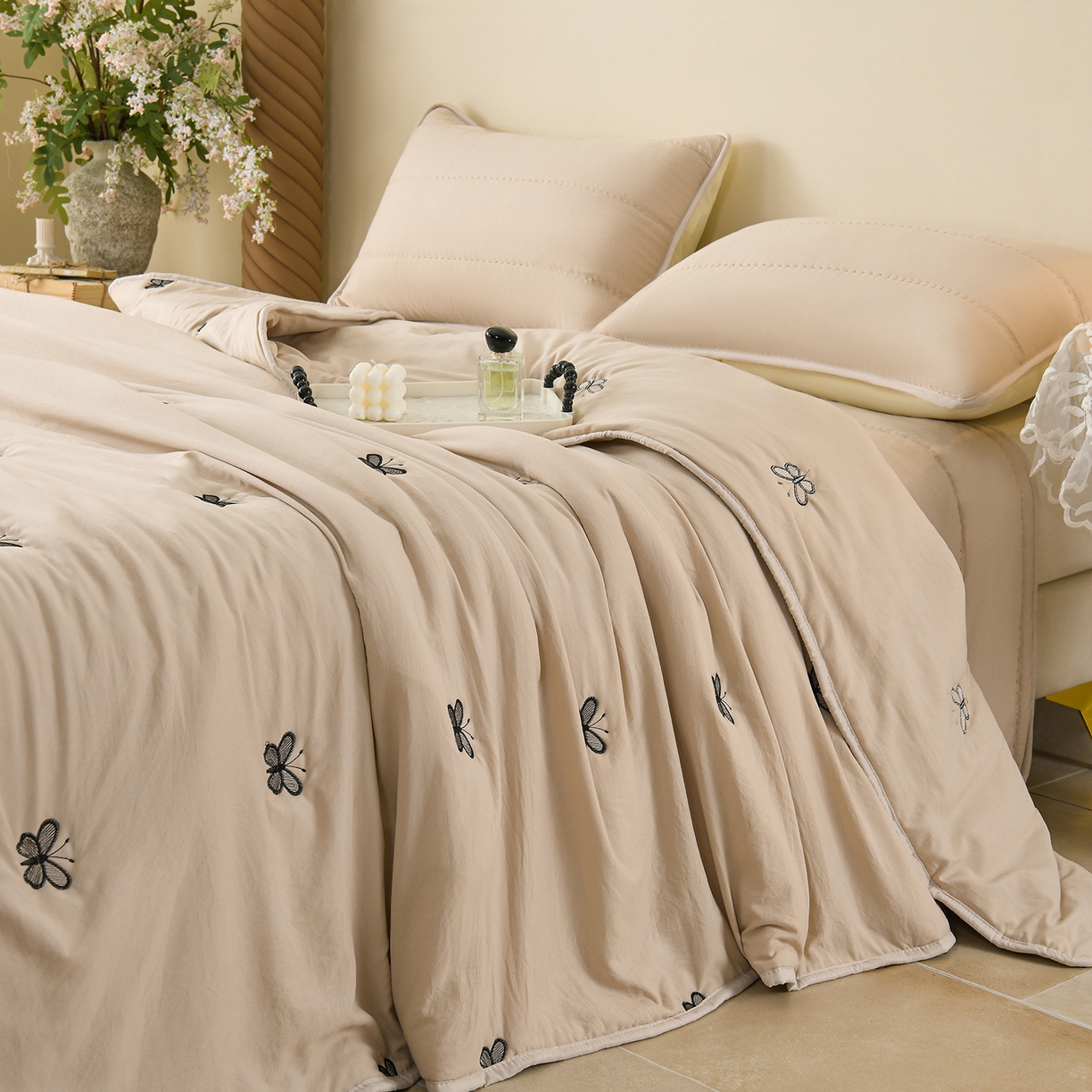 91家纺网 家纺一手货源 找家纺 推推家纺 2026新款水洗棉床盖夏被四件套 蝴蝶-卡其