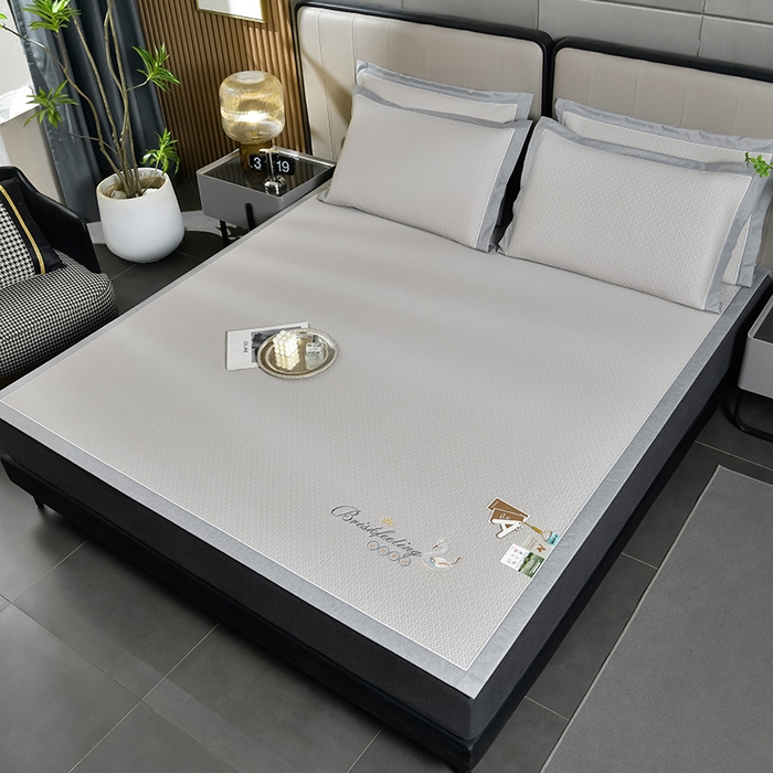 91家纺网 家纺一手货源 找家纺 小牛席业 2026春夏新款天鹅刺绣冷感豆豆席凉席席子系列 天鹅刺绣冷感豆豆席（米咖）