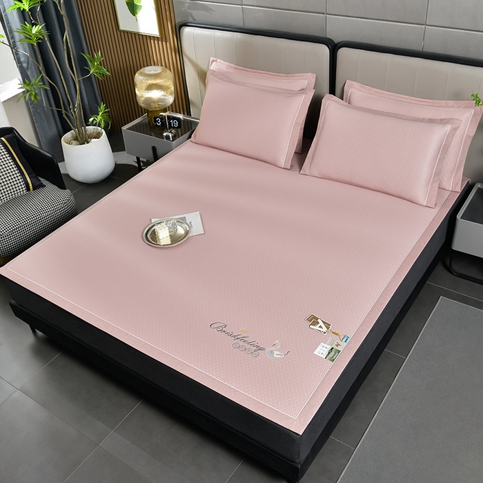 91家纺网 家纺一手货源 找家纺 小牛席业 2026春夏新款天鹅刺绣冷感豆豆席凉席席子系列 天鹅刺绣冷感豆豆席（粉色）