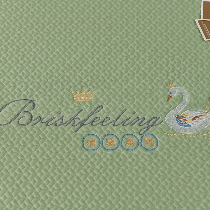 91家纺网 家纺一手货源 找家纺 小牛席业 2026春夏新款天鹅刺绣冷感豆豆席凉席席子系列 天鹅刺绣冷感豆豆席（绿色）