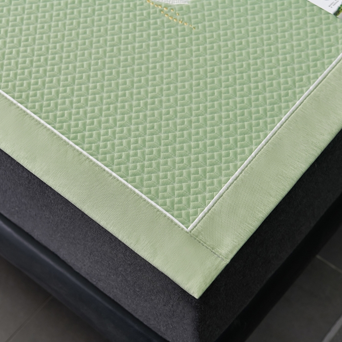 91家纺网 家纺一手货源 找家纺 小牛席业 2026春夏新款天鹅刺绣冷感豆豆席凉席席子系列 天鹅刺绣冷感豆豆席（绿色）