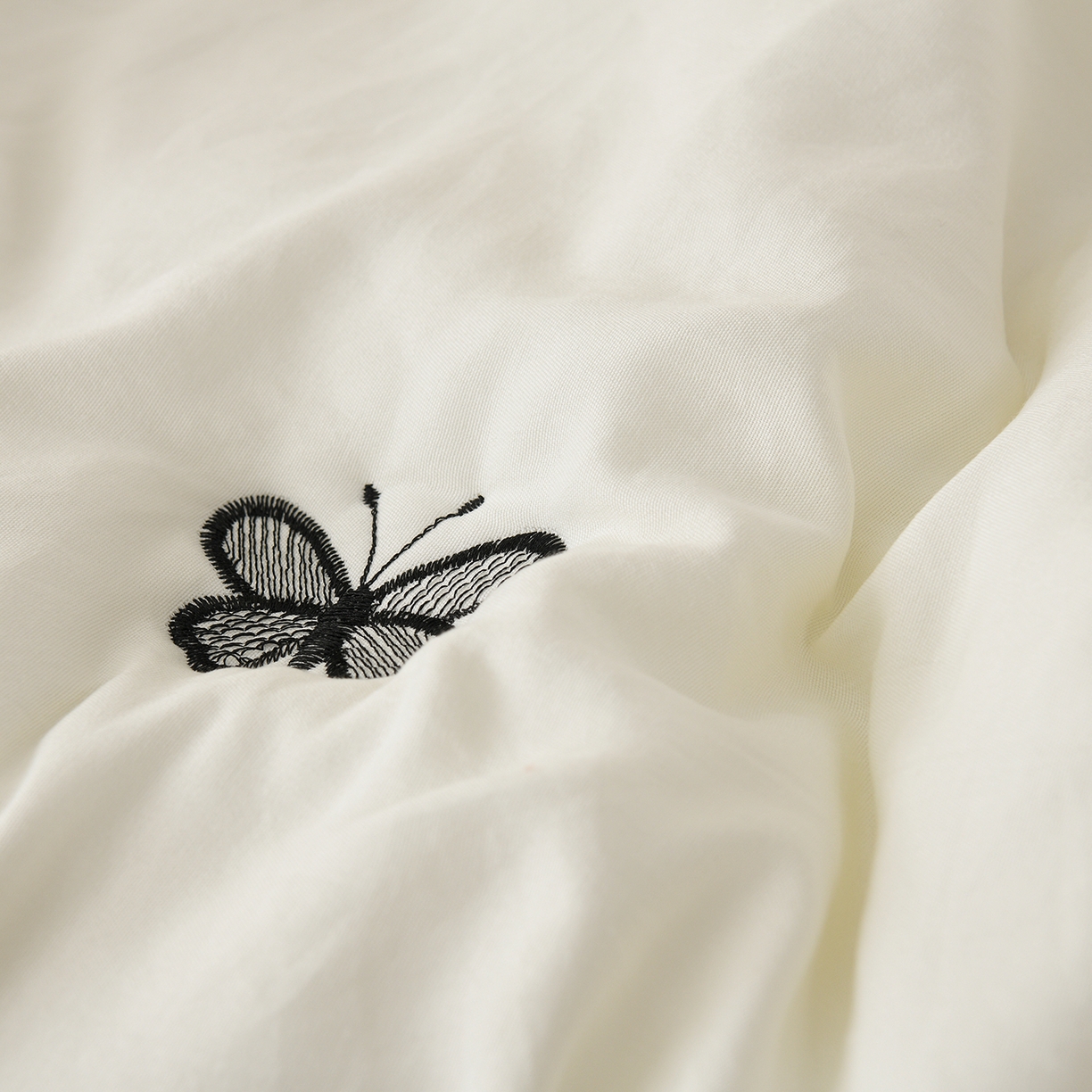 91家纺网 家纺一手货源 找家纺 推推家纺 2026新款水洗棉床盖夏被四件套 蝴蝶-米白