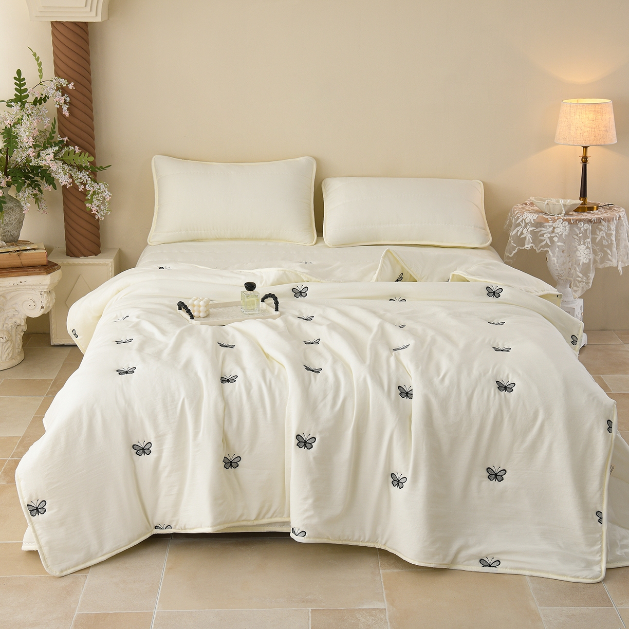 91家纺网 家纺一手货源 找家纺 推推家纺 2026新款水洗棉床盖夏被四件套 蝴蝶-米白