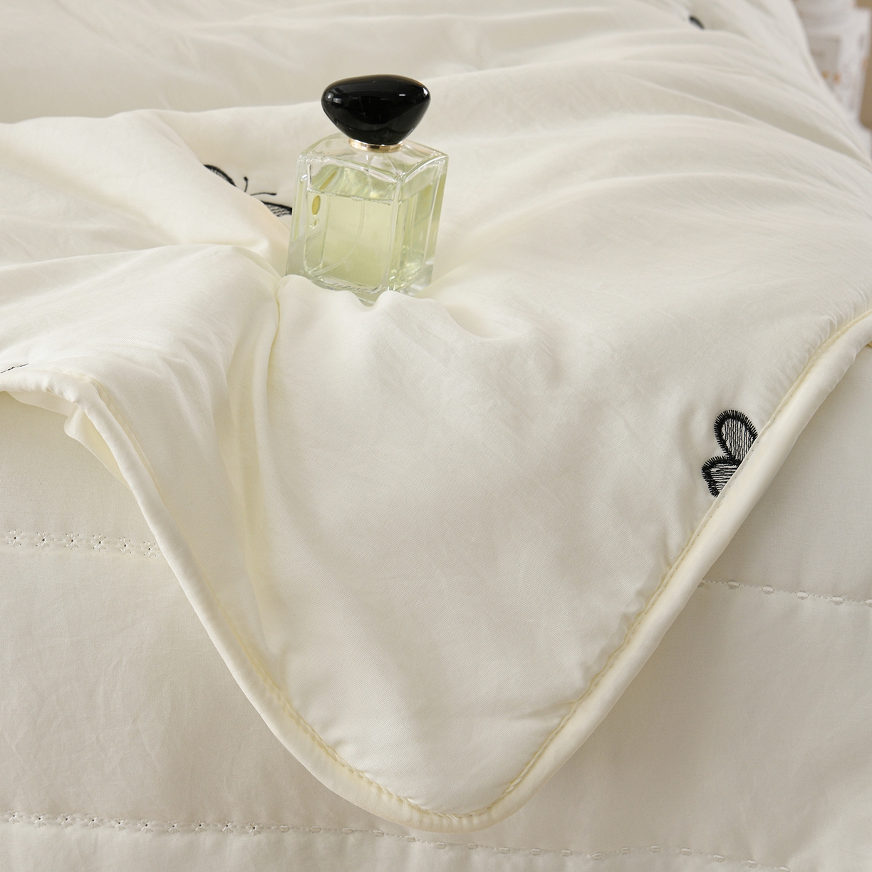 91家纺网 家纺一手货源 找家纺 推推家纺 2026新款水洗棉床盖夏被四件套 蝴蝶-米白