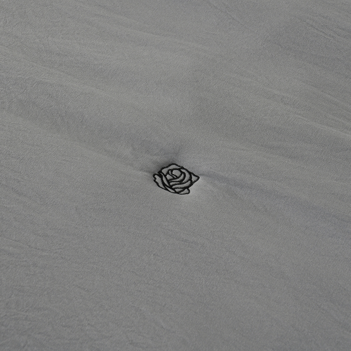 91家纺网 家纺一手货源 找家纺 推推家纺 2026新款水洗棉床盖夏被四件套 玫瑰-灰色