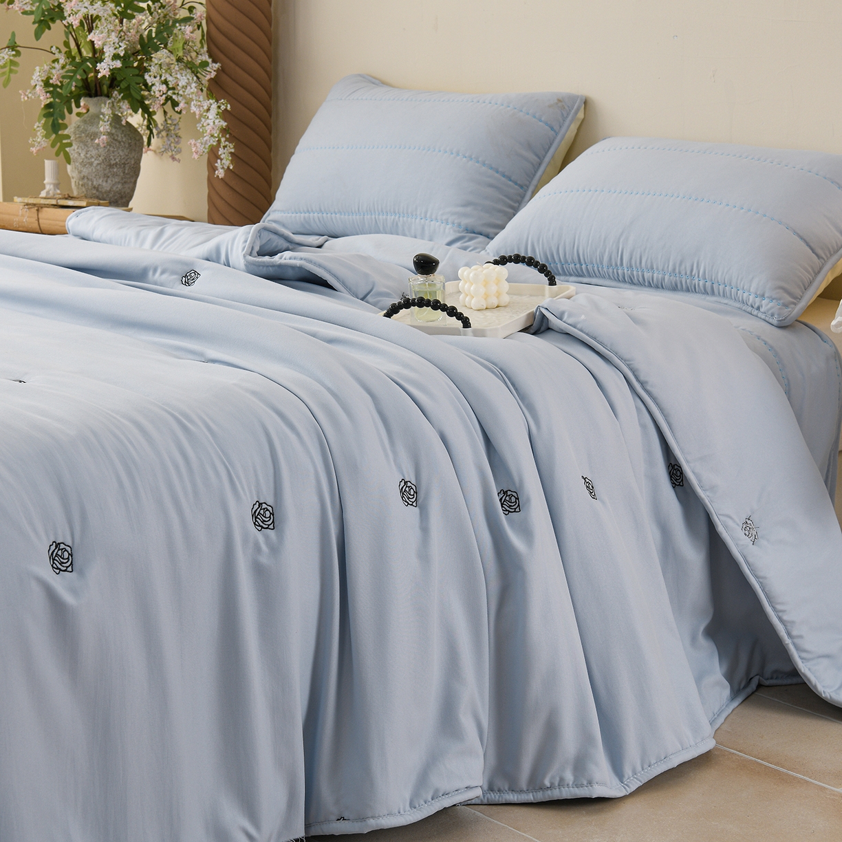 91家纺网 家纺一手货源 找家纺 推推家纺 2026新款水洗棉床盖夏被四件套 玫瑰-蓝色