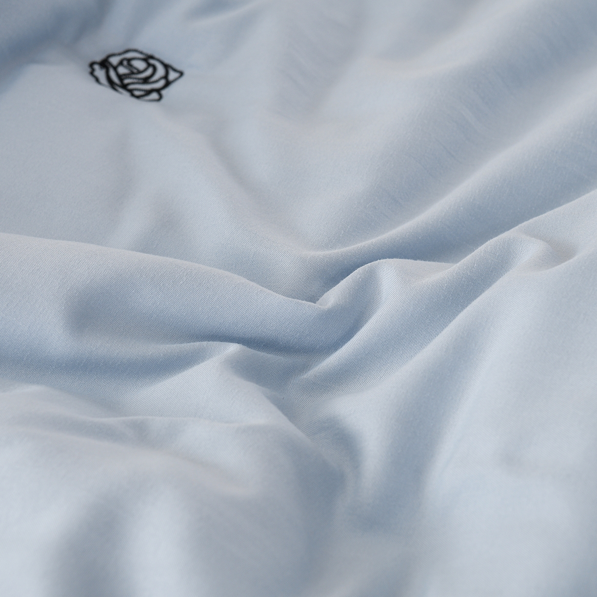 91家纺网 家纺一手货源 找家纺 推推家纺 2026新款水洗棉床盖夏被四件套 玫瑰-蓝色