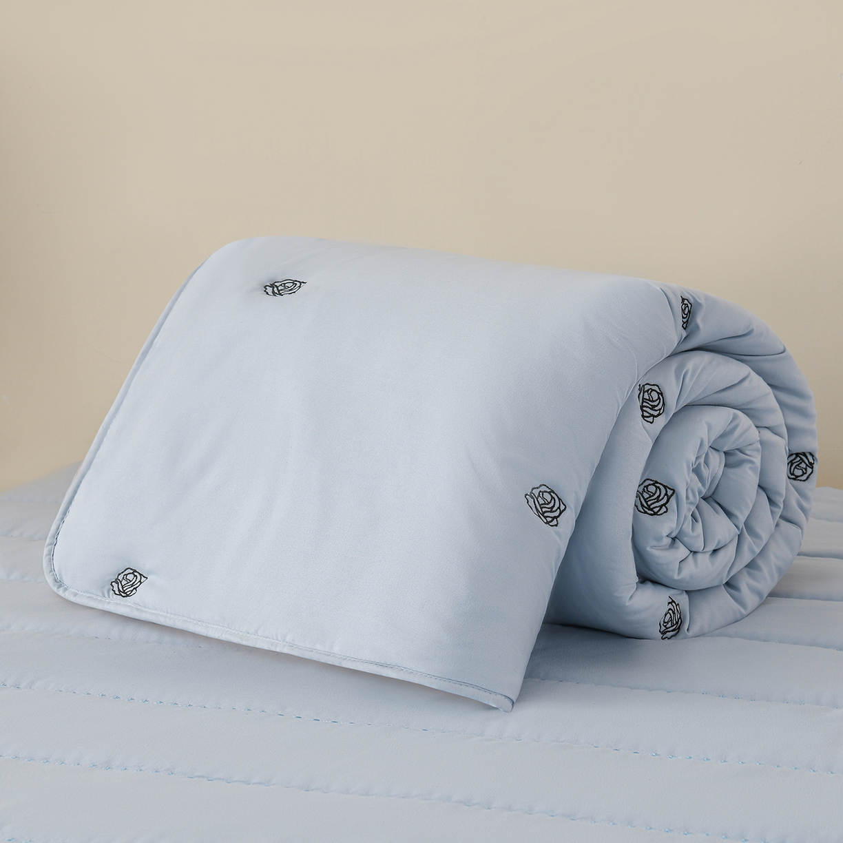 91家纺网 家纺一手货源 找家纺 推推家纺 2026新款水洗棉床盖夏被四件套 玫瑰-蓝色