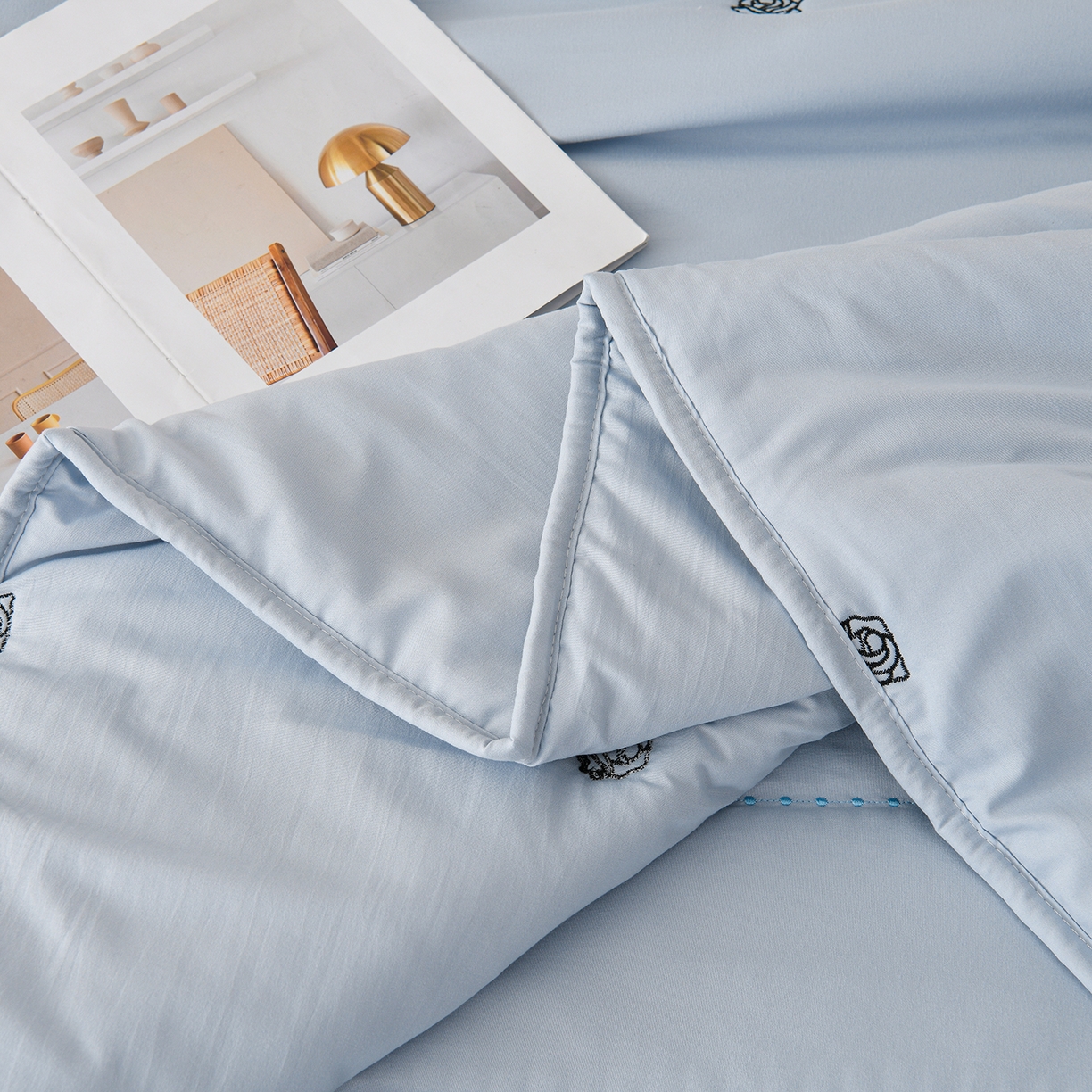 91家纺网 家纺一手货源 找家纺 推推家纺 2026新款水洗棉床盖夏被四件套 玫瑰-蓝色