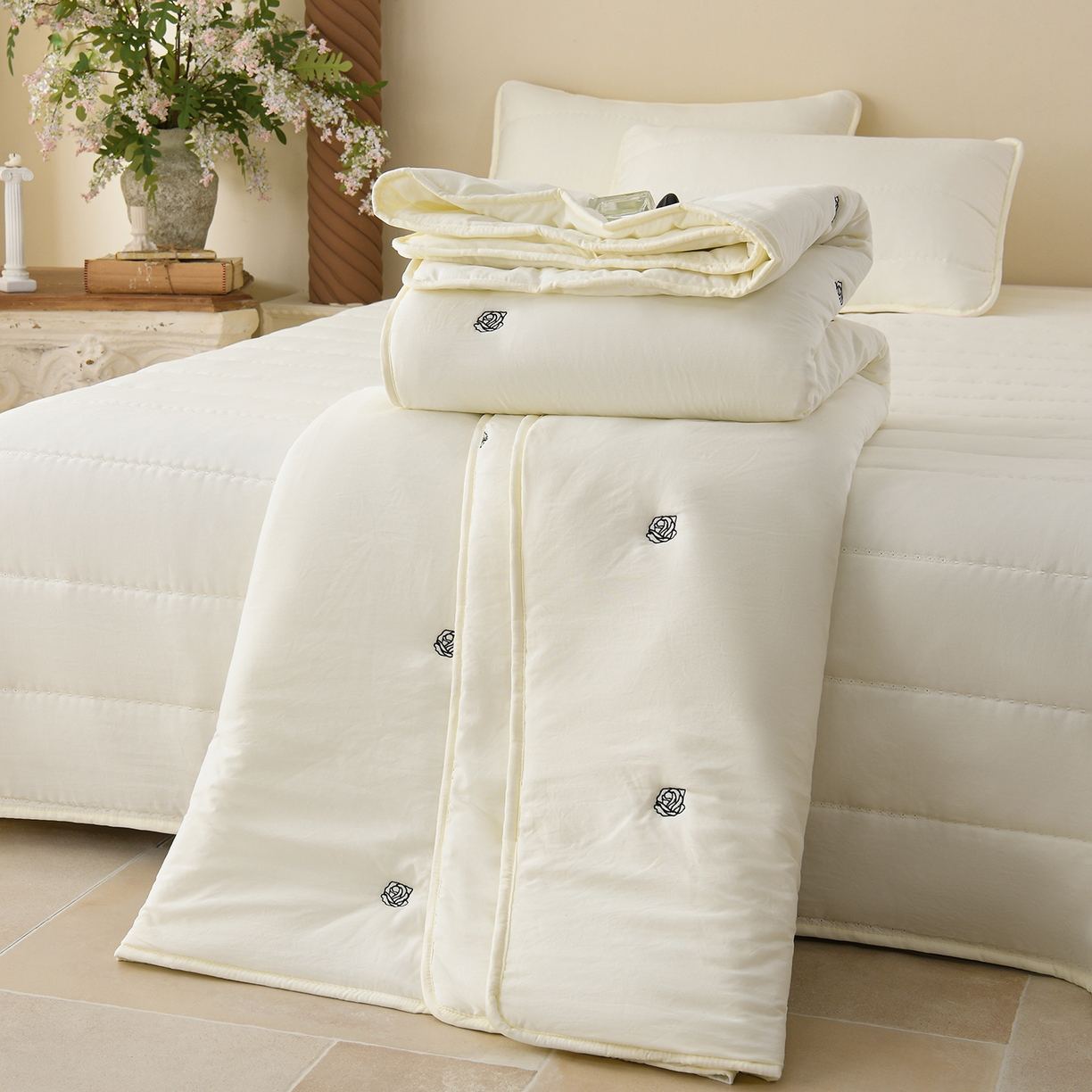 91家纺网 家纺一手货源 找家纺 推推家纺 2026新款水洗棉床盖夏被四件套 玫瑰-米白