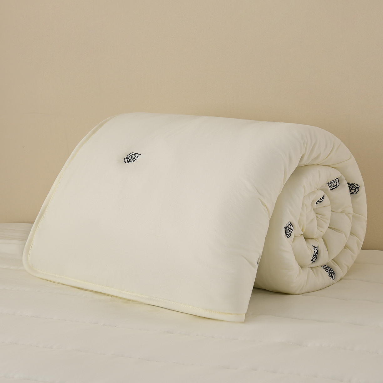 91家纺网 家纺一手货源 找家纺 推推家纺 2026新款水洗棉床盖夏被四件套 玫瑰-米白