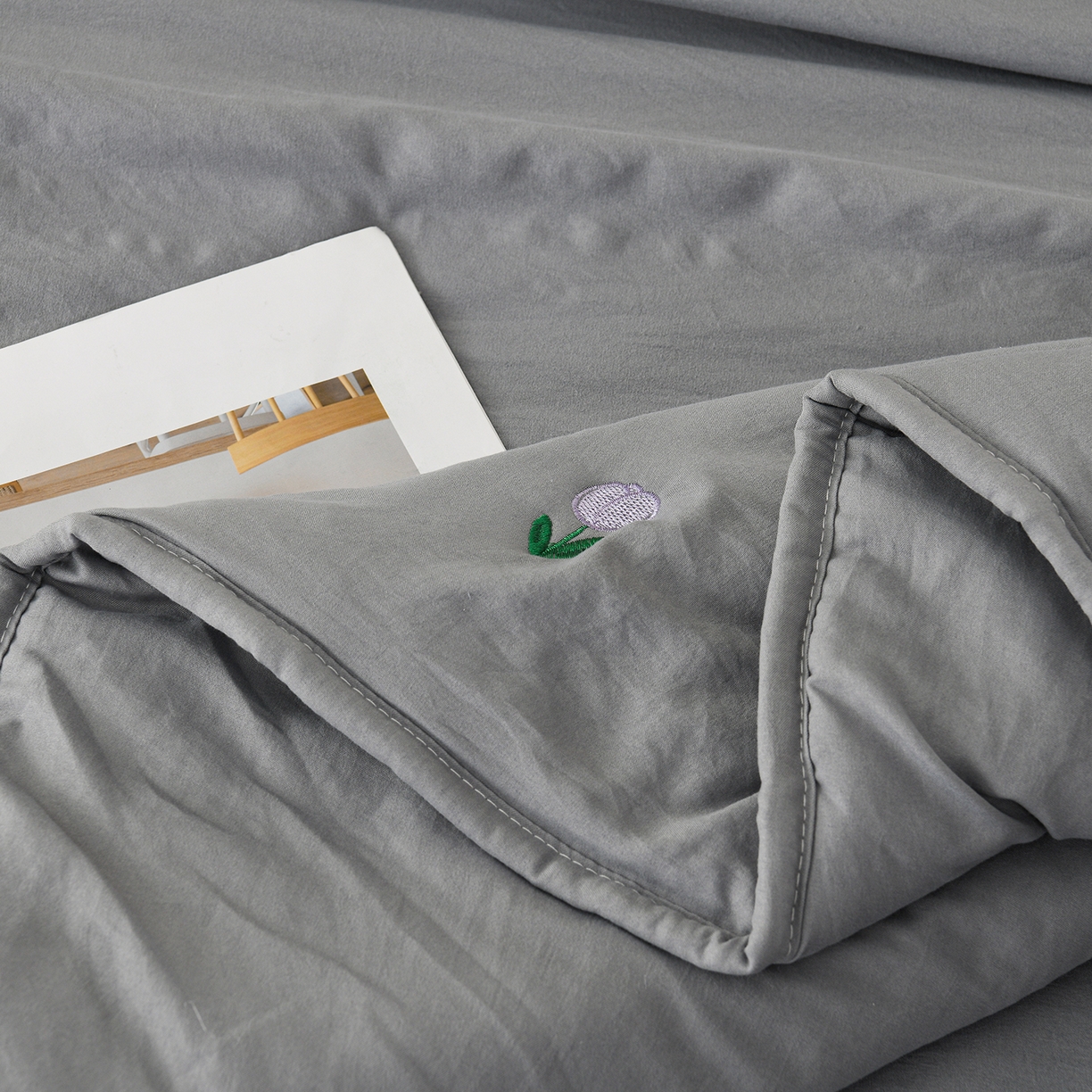 91家纺网 家纺一手货源 找家纺 推推家纺 2026新款水洗棉床盖夏被四件套 郁金香-灰色