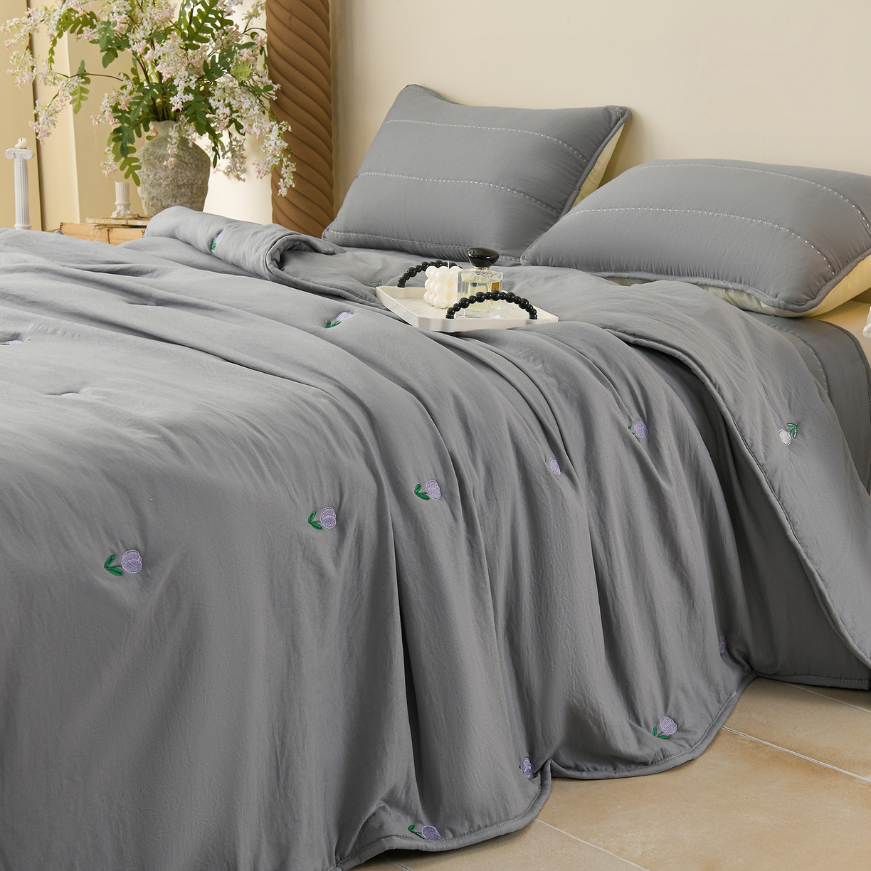 91家纺网 家纺一手货源 找家纺 推推家纺 2026新款水洗棉床盖夏被四件套 郁金香-灰色