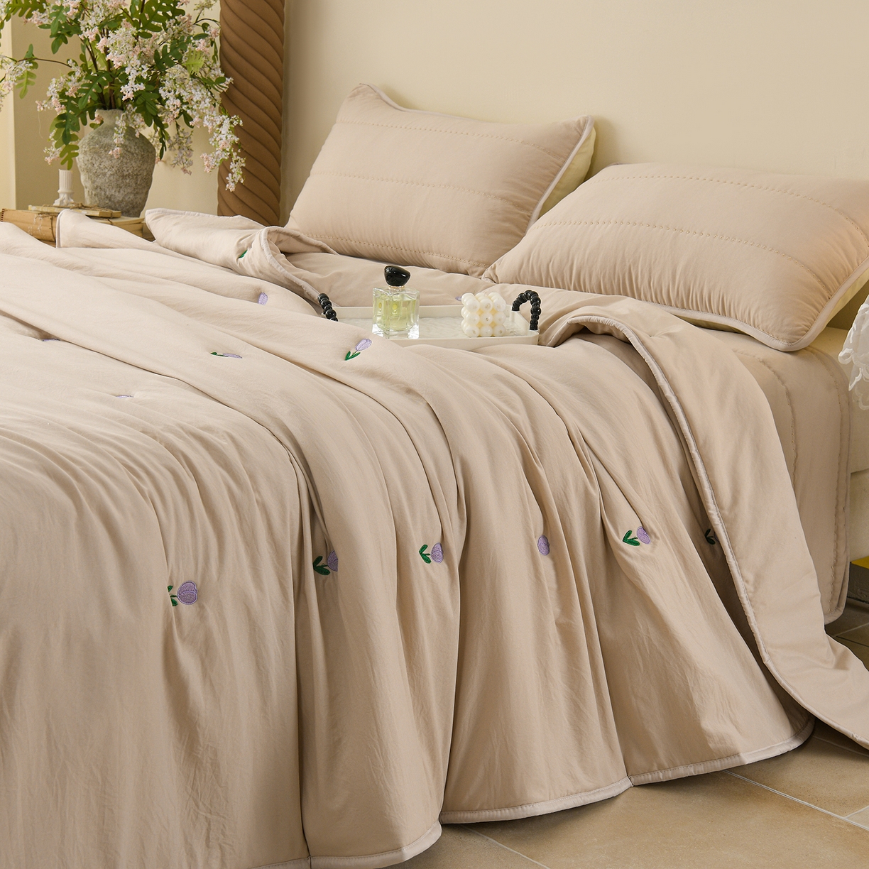 91家纺网 家纺一手货源 找家纺 推推家纺 2026新款水洗棉床盖夏被四件套 郁金香卡其