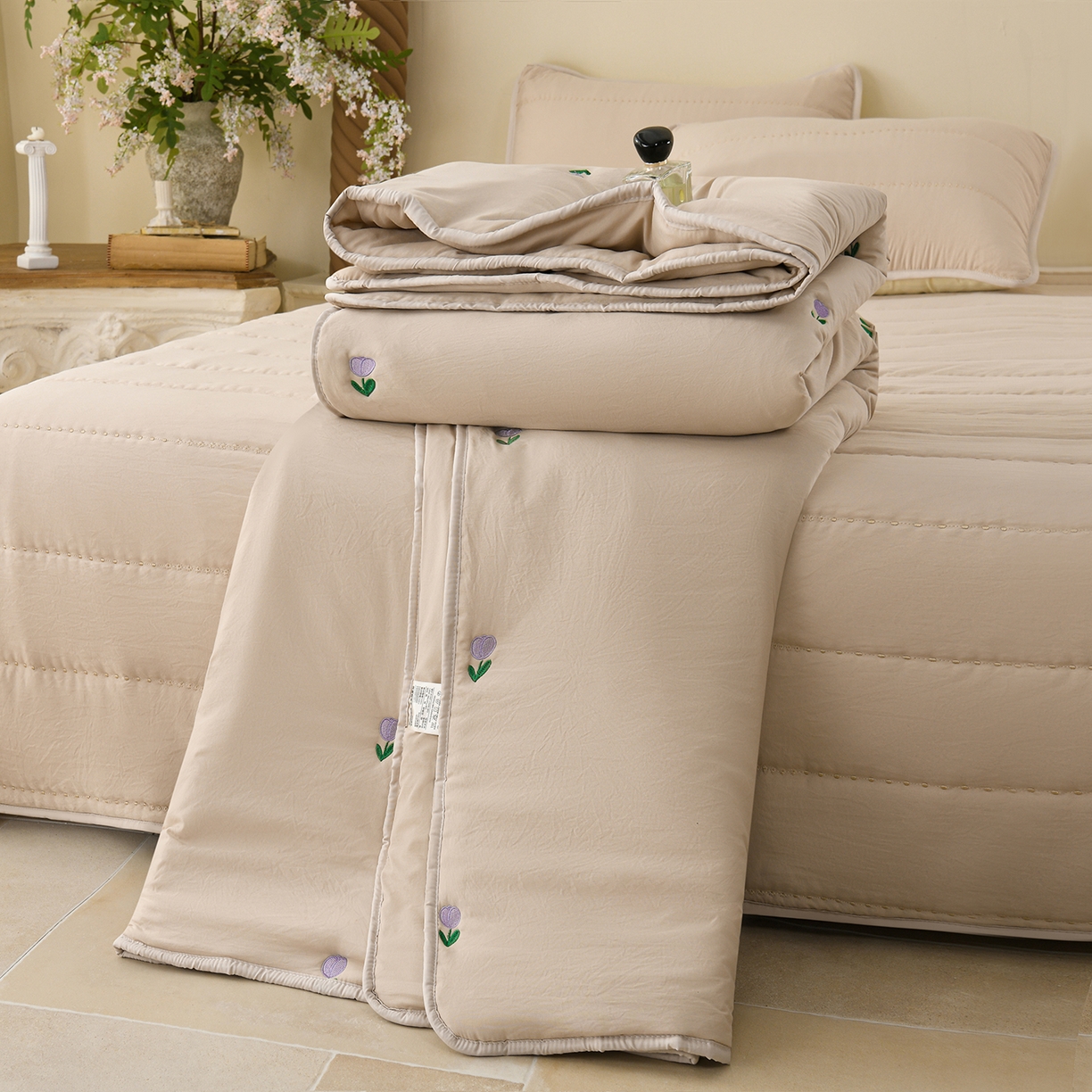 91家纺网 家纺一手货源 找家纺 推推家纺 2026新款水洗棉床盖夏被四件套 郁金香卡其