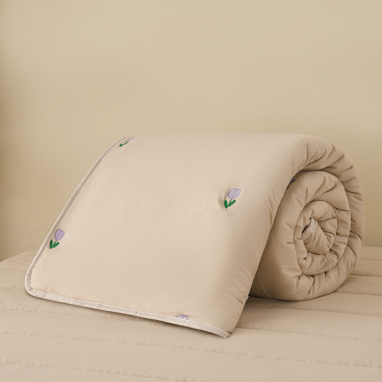 91家纺网 家纺一手货源 找家纺 推推家纺 2026新款水洗棉床盖夏被四件套 郁金香卡其