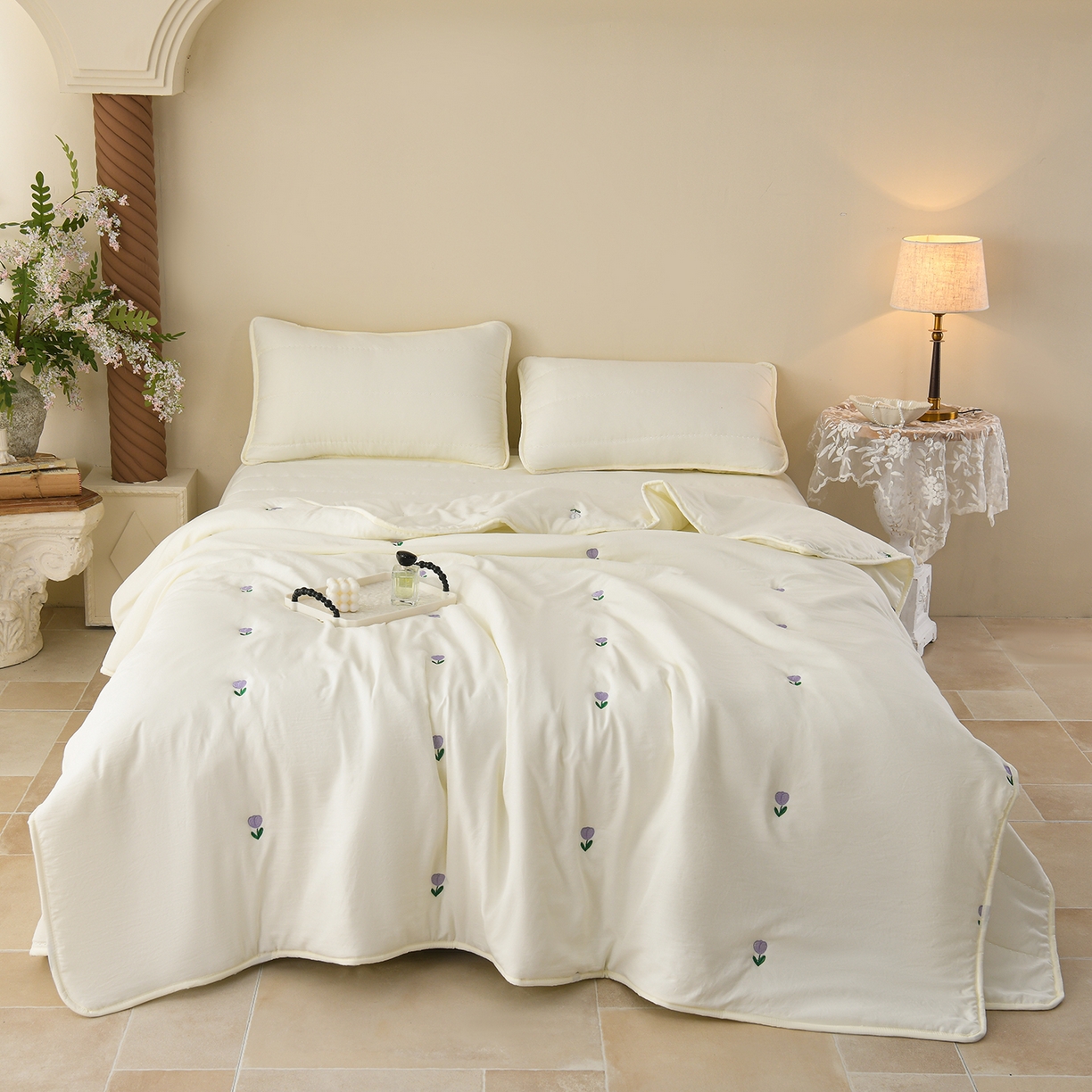 91家纺网 家纺一手货源 找家纺 推推家纺 2026新款水洗棉床盖夏被四件套 郁金香-米白