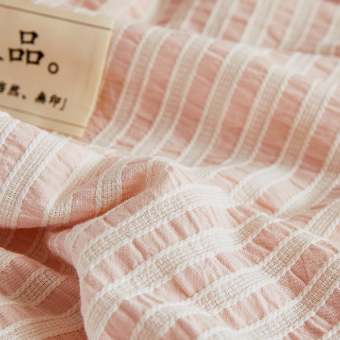91家纺网 家纺一手货源 找家纺 鸣升家纺 2026新款A类全棉水洗棉条纹提花大豆纤维夏被四件套空调被 条纹提花粉