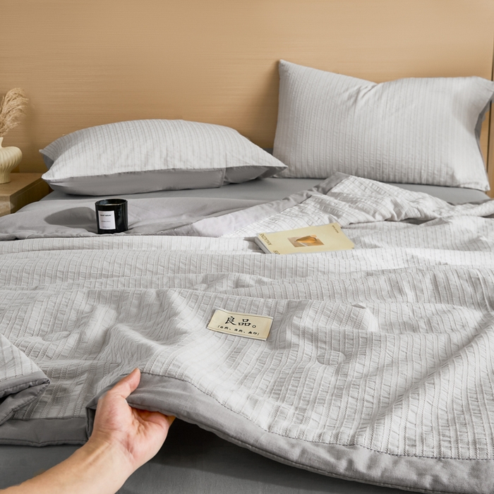 91家纺网 家纺一手货源 找家纺 鸣升家纺 2026新款A类全棉水洗棉条纹提花大豆纤维夏被四件套空调被 条纹提花灰