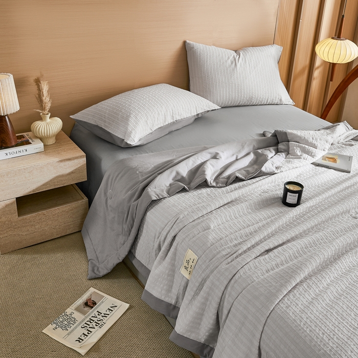 91家纺网 家纺一手货源 找家纺 鸣升家纺 2026新款A类全棉水洗棉条纹提花大豆纤维夏被四件套空调被 条纹提花灰