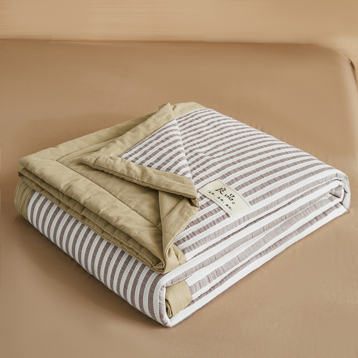 91家纺网 家纺一手货源 找家纺 鸣升家纺 2026新款A类全棉水洗棉条纹提花大豆纤维夏被四件套空调被 条纹提花驼