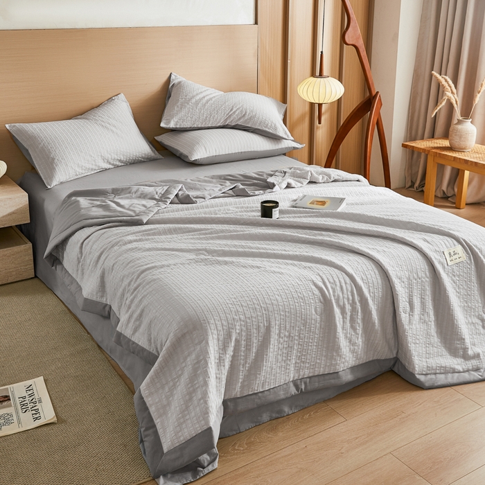91家纺网 家纺一手货源 找家纺 鸣升家纺 2026新款A类全棉水洗棉条纹提花大豆纤维夏被四件套空调被 条纹提花灰