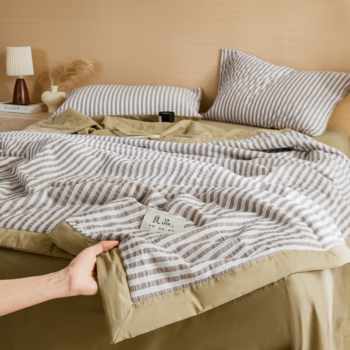 91家纺网 家纺一手货源 找家纺 鸣升家纺 2026新款A类全棉水洗棉条纹提花大豆纤维夏被四件套空调被 条纹提花驼