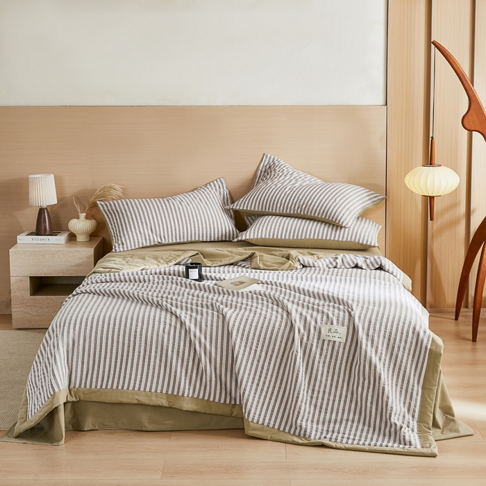 91家纺网 家纺一手货源 找家纺 鸣升家纺 2026新款A类全棉水洗棉条纹提花大豆纤维夏被四件套空调被 条纹提花驼