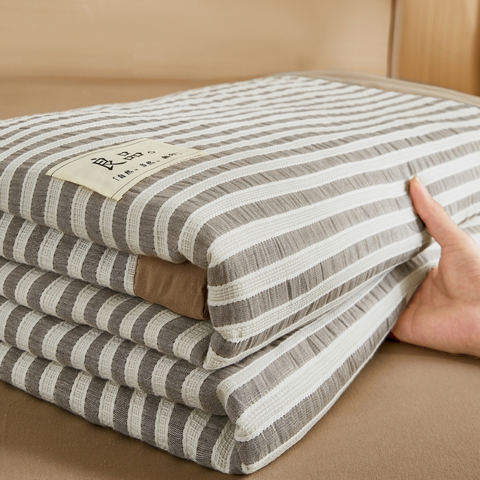 91家纺网 家纺一手货源 找家纺 鸣升家纺 2026新款A类全棉水洗棉条纹提花大豆纤维夏被四件套空调被 条纹提花驼