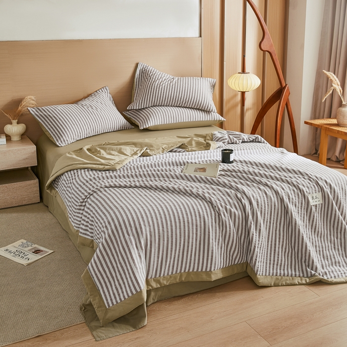 91家纺网 家纺一手货源 找家纺 鸣升家纺 2026新款A类全棉水洗棉条纹提花大豆纤维夏被四件套空调被 条纹提花驼