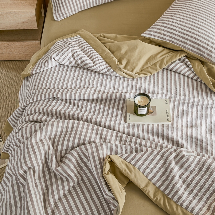 91家纺网 家纺一手货源 找家纺 鸣升家纺 2026新款A类全棉水洗棉条纹提花大豆纤维夏被四件套空调被 条纹提花驼