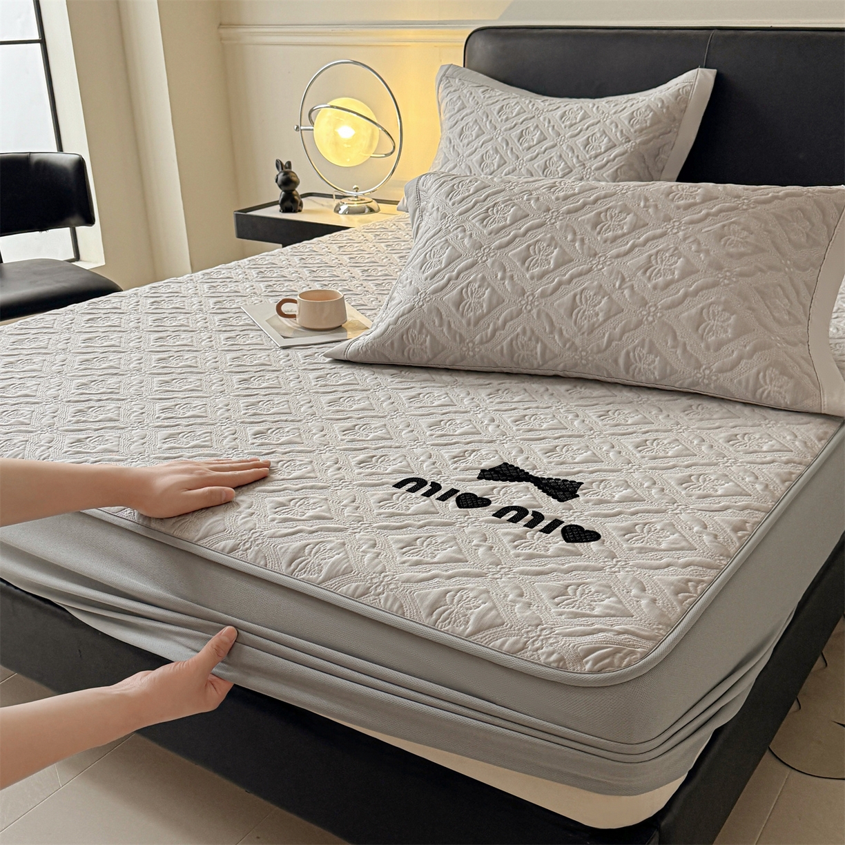 91家纺网 家纺一手货源 找家纺 （总）梵克保罗 2026春夏新款立体刺绣乙纶夏凉凉席-蝶韵-床笠款