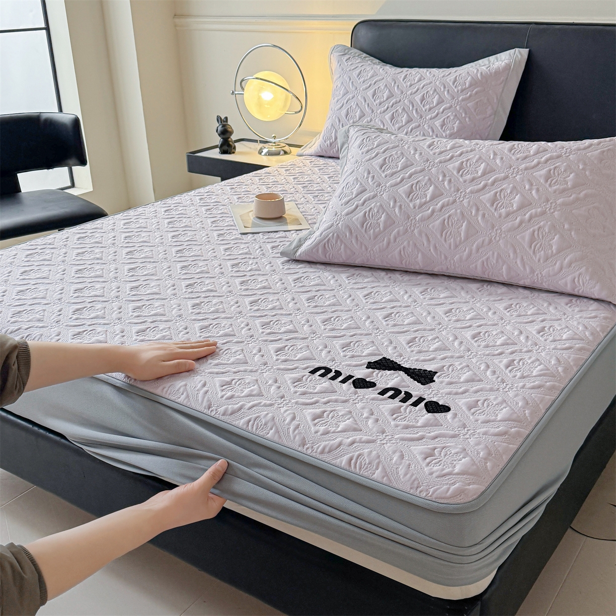 91家纺网 家纺一手货源 找家纺 梵克保罗 2026春夏新款立体刺绣乙纶夏凉凉席-蝶韵-床笠款 蝶韵 冰雾紫