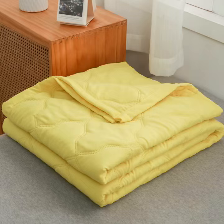 91家纺网 家纺一手货源 找家纺 坦客毯业 2026新款超声波夏被纯色水洗棉夏凉被批发赠品礼品被供货 夏被-黄